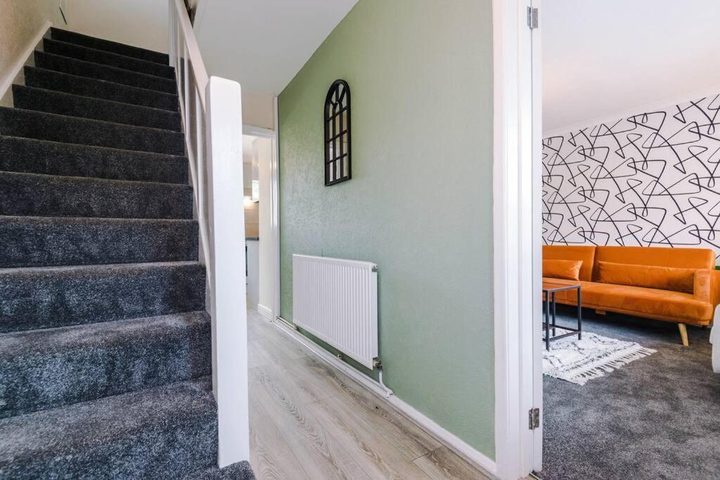 Cheerful 3 Bedroom Home With Parking Near Chester Saughall Екстер'єр фото